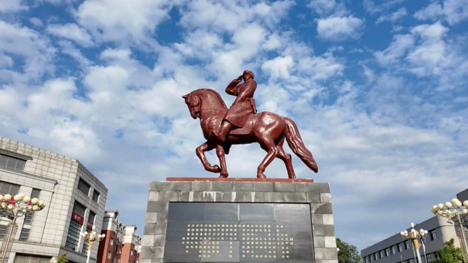 時(shí)政鏡距離丨英雄之路——承載歷史，通向復(fù)興