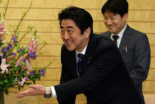 安倍，討來的達(dá)沃斯演講