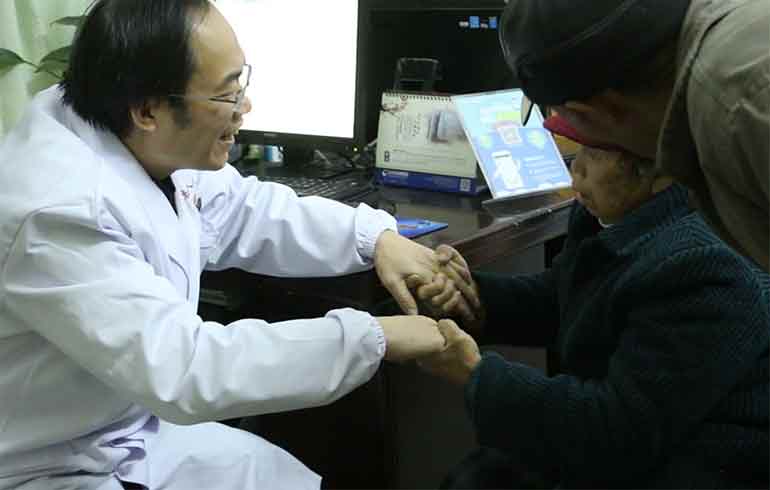 致敬偉大改革｜對話40年，講述身邊的健康故事（第三集）——有了新農(nóng)合，看病不再愁