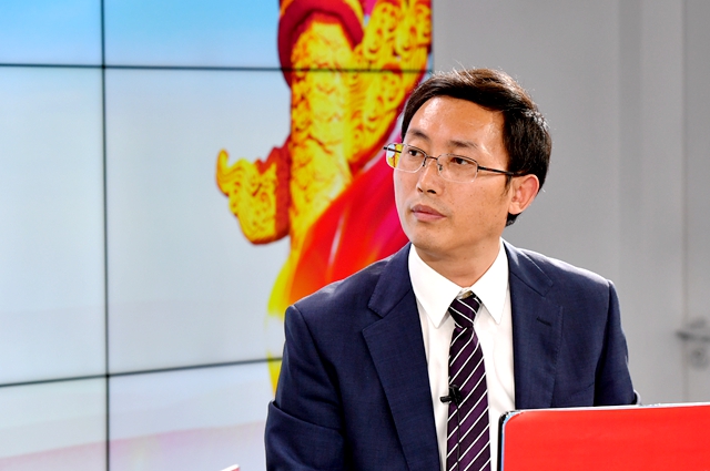 繼往是為了開來，那么開什么來？我們的未來是什么？我們現(xiàn)在站在什么歷史方位上？往哪里去走？