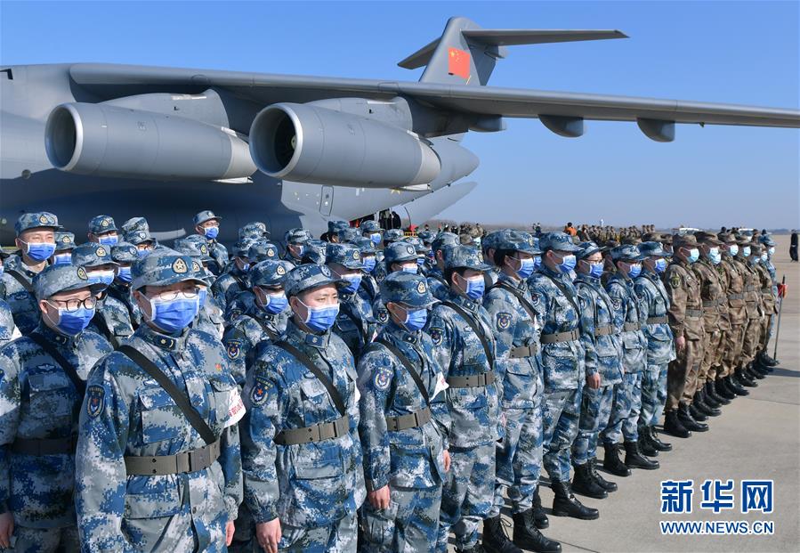 （聚焦疫情防控·圖文互動(dòng)）（8）空軍第四次向武漢大規(guī)?？者\(yùn)醫(yī)療隊(duì)員和物資