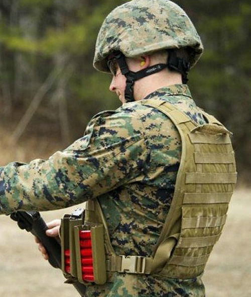 是電影還是現(xiàn)實？美軍陸戰(zhàn)隊士兵操大槍射擊練習