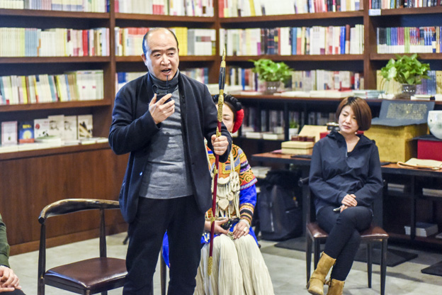 劉文濤：通過(guò)對(duì)每件兵器的復(fù)制，我們了解兵器造型與兵器制作的手藝，實(shí)現(xiàn)與古人的對(duì)話(huà)。