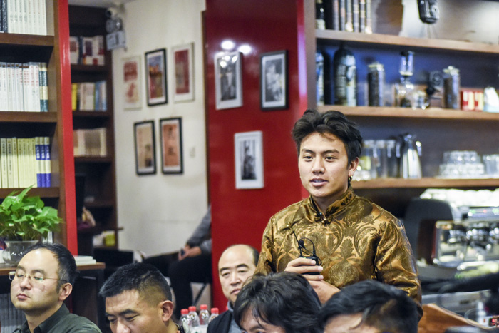 安久家族老八：我們的家族一直在做技藝的傳承，這是我們的使命，我們應(yīng)該承擔(dān)起來。希望能用我學(xué)到的知識，把我們家族的技藝推廣到更廣大的市場。