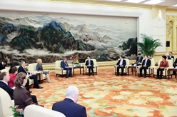 韓正會(huì)見中俄友好、和平與發(fā)展委員會(huì)第十四次全體會(huì)議與會(huì)代表