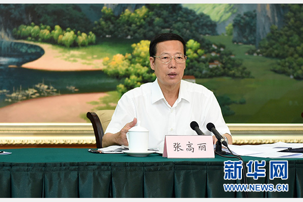 9月16日至18日，中共中央政治局常委、國務(wù)院副總理張高麗在廣西調(diào)研。這是9月17日，張高麗在南寧主持召開“十三五”規(guī)劃編制工作座談會。 新華社記者張鐸攝 