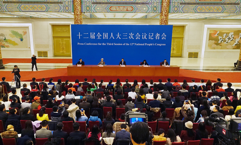 3月15日，國務院總理李克強在北京人民大會堂與中外記者見面，并回答記者提問。新華社記者 李賀 攝