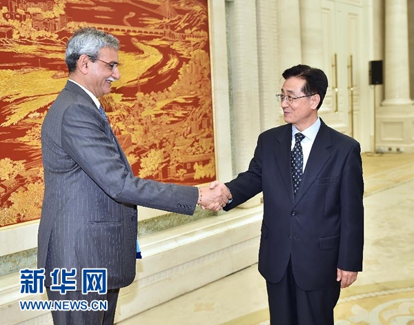 5月9日，中共中央書記處書記、中央紀(jì)委副書記趙洪祝在北京會(huì)見印度中央監(jiān)察委員會(huì)主席喬杜里。 新華社記者 李濤 攝