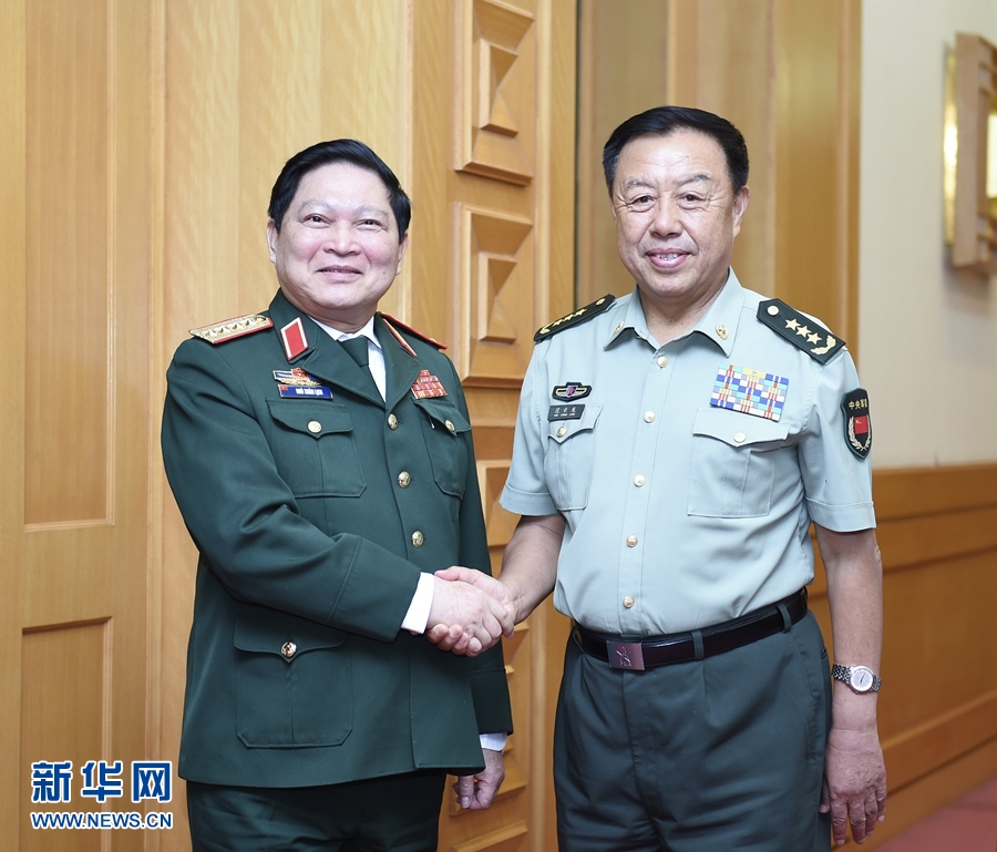 8月29日，中共中央政治局委員、中央軍委副主席范長龍在北京會見越南共產(chǎn)黨中央政治局委員、國防部長吳春歷。 新華社記者張領(lǐng)攝