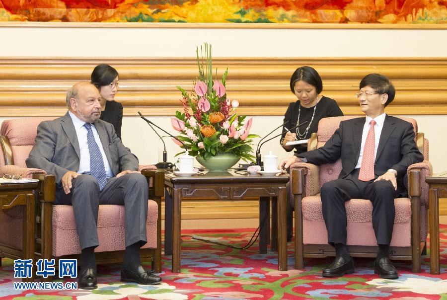 9月5日，中共中央政治局委員、中央政法委書(shū)記孟建柱在北京中南海會(huì)見(jiàn)國(guó)際法院院長(zhǎng)亞伯拉罕。 新華社記者 黃敬文 攝 