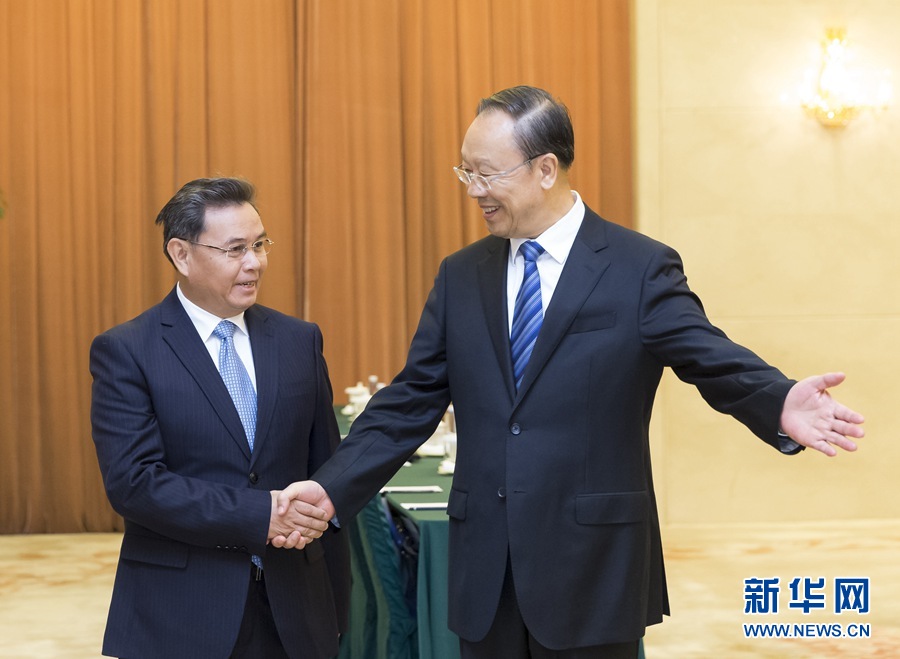 10月12日，中共中央書記處書記、全國(guó)政協(xié)副主席杜青林在北京會(huì)見(jiàn)來(lái)華訪問(wèn)并出席“2016中國(guó)共產(chǎn)黨與世界對(duì)話會(huì)”的老撾人革黨中央政治局委員、建國(guó)陣線中央主席賽頌蓬·豐威漢率領(lǐng)的老撾人革黨代表團(tuán)。　新華社記者丁海濤攝