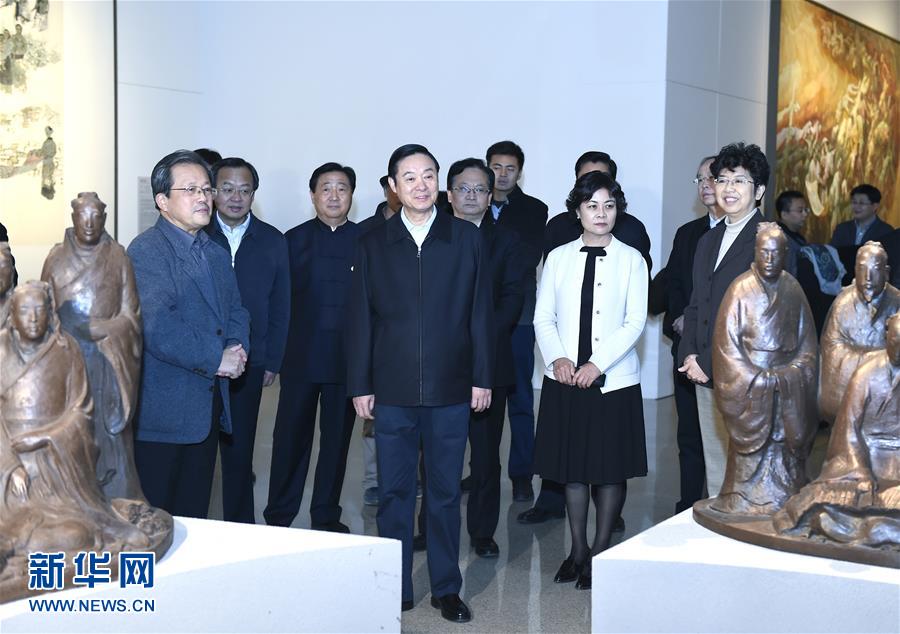 12月6日，中共中央政治局委員、中央書記處書記、中宣部部長劉奇葆在北京參觀中華文明歷史題材美術(shù)創(chuàng)作工程入選作品展覽。 新華社記者張領(lǐng)攝