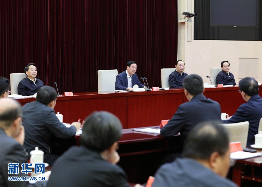  2月17日，在習(xí)近平總書記主持召開黨的新聞輿論工作座談會并發(fā)表重要講話一周年之際，中宣部在北京召開2017年新聞戰(zhàn)線“新春走基層”活動座談會。中共中央政治局委員、中央書記處書記、中宣部部長劉奇葆出席會議并講話。新華社記者 王曄 攝
