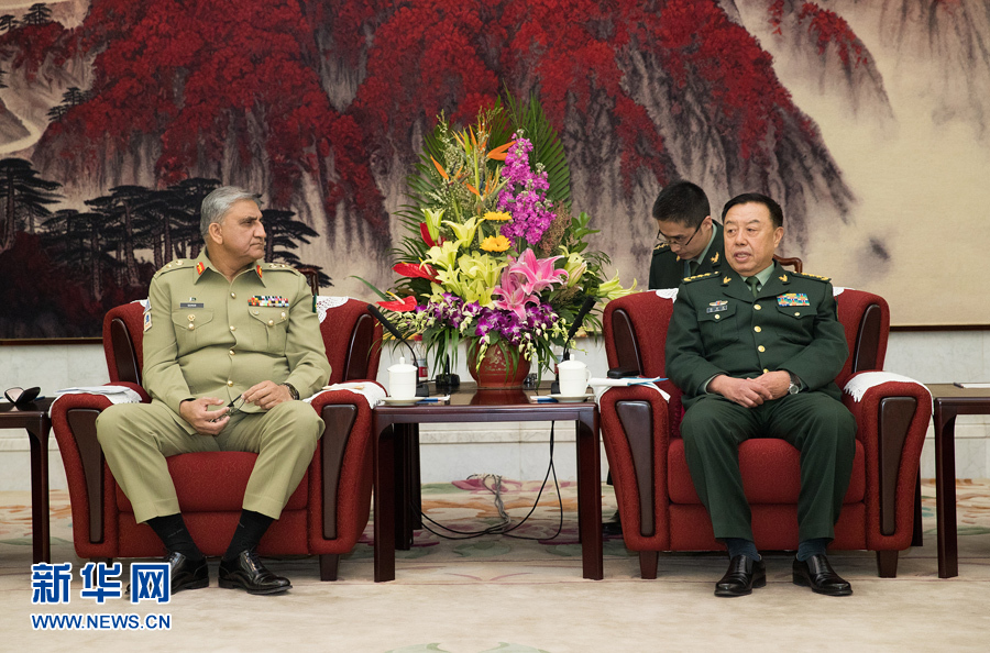 3月16日，中央軍委副主席范長龍會見來訪的巴基斯坦陸軍參謀長巴杰瓦。   新華社記者琚振華攝