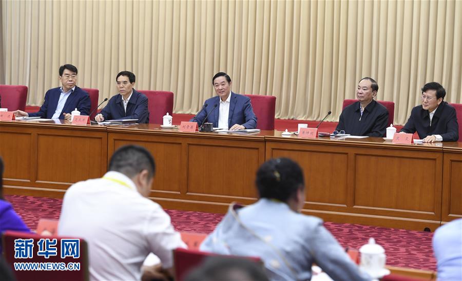5月18日，中共中央政治局委員、中央書記處書記、中宣部部長劉奇葆在北京出席紀(jì)念新華書店成立80周年座談會并講話。 新華社記者 張領(lǐng) 攝