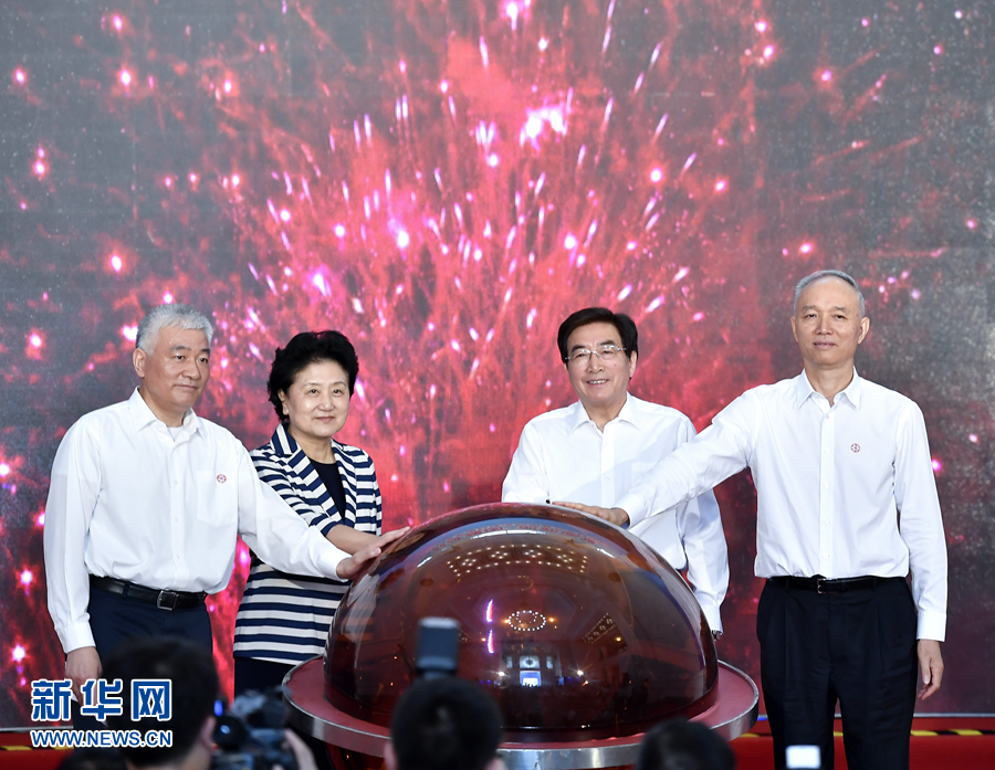 5月20日，中共中央政治局委員、國(guó)務(wù)院副總理劉延?xùn)|，中共中央政治局委員、中共北京市委書記郭金龍?jiān)诒本┏鱿?017年全國(guó)科技活動(dòng)周暨北京科技周現(xiàn)場(chǎng)活動(dòng)。劉延?xùn)|宣布2017年全國(guó)科技活動(dòng)周暨北京科技周啟動(dòng)。新華社記者 燕雁 攝