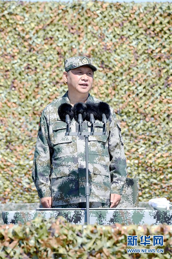 7月30日上午，慶祝中國人民解放軍建軍90周年閱兵在朱日和聯(lián)合訓(xùn)練基地隆重舉行。中共中央總書記、國家主席、中央軍委主席習(xí)近平檢閱部隊(duì)并發(fā)表重要講話。新華社記者 蘭紅光攝