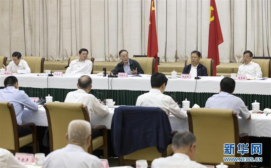 9月3日至5日，中共中央政治局常委、中央紀(jì)委書記、中央巡視工作領(lǐng)導(dǎo)小組組長王岐山在湖南省調(diào)研并主持召開巡察工作座談會。這是9月4日，王岐山在長沙主持召開巡察工作座談會。新華社記者 王曄 攝
