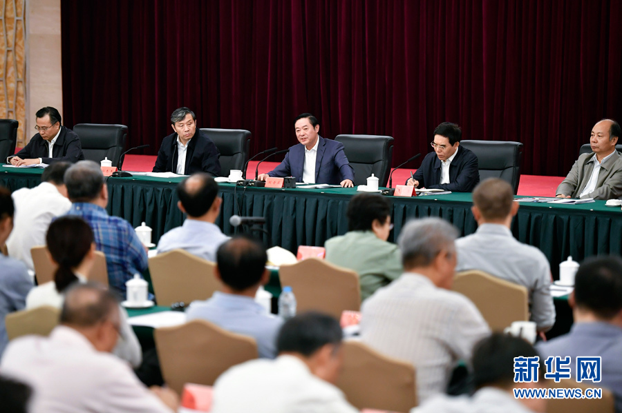 9月7日，中共中央政治局委員、中央書記處書記、中宣部部長劉奇葆在北京出席全國電視劇工作座談會(huì)并講話。 新華社記者 燕雁 攝

