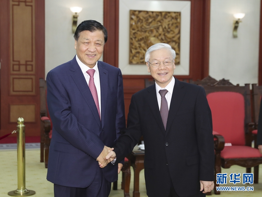 應(yīng)越南共產(chǎn)黨邀請，中共中央政治局常委、中央書記處書記劉云山9月18日至19日對越南進(jìn)行正式訪問。這是9月18日，劉云山在河內(nèi)會見越共中央總書記阮富仲。 新華社記者 丁林 攝