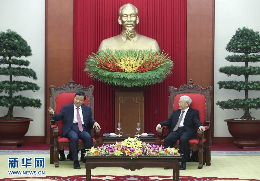 應(yīng)越南共產(chǎn)黨邀請，中共中央政治局常委、中央書記處書記劉云山9月18日至19日對越南進(jìn)行正式訪問。這是9月18日，劉云山在河內(nèi)會見越共中央總書記阮富仲。 新華社記者 龐興雷 攝