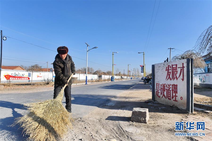 （新華全媒頭條·新時代新氣象新作為·圖文互動）（1）抬腳踏上水泥路，出門坐上公交車——我國竭力破除農村交通“最后一公里”瓶頸