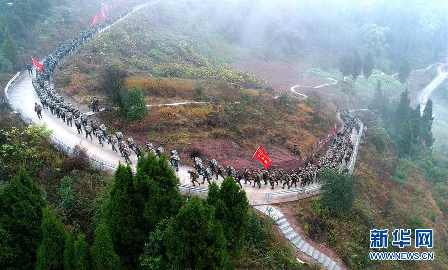 （新華全媒頭條·圖文互動(dòng)）（13）備戰(zhàn)踏上新起點(diǎn)，練兵展現(xiàn)新氣象——2018中國(guó)軍隊(duì)新年開(kāi)訓(xùn)全景大掃描