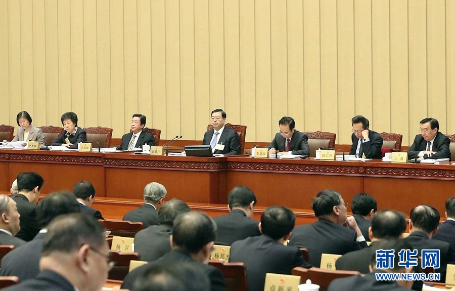 2月23日，十二屆全國人大常委會第三十三次會議在北京人民大會堂開幕。張德江委員長主持會議。 新華社記者　劉衛(wèi)兵　攝