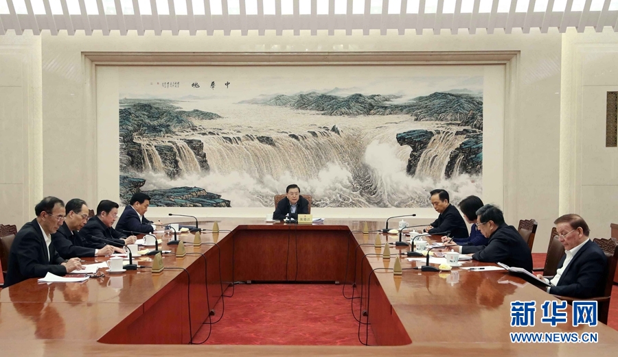 3月2日，中共十二屆全國人大常委會黨組在北京召開會議，學(xué)習(xí)貫徹習(xí)近平總書記在黨的十九屆三中全會上的重要講話和全會精神。全國人大常委會委員長、常委會黨組書記張德江主持會議并講話。新華社記者劉衛(wèi)兵攝