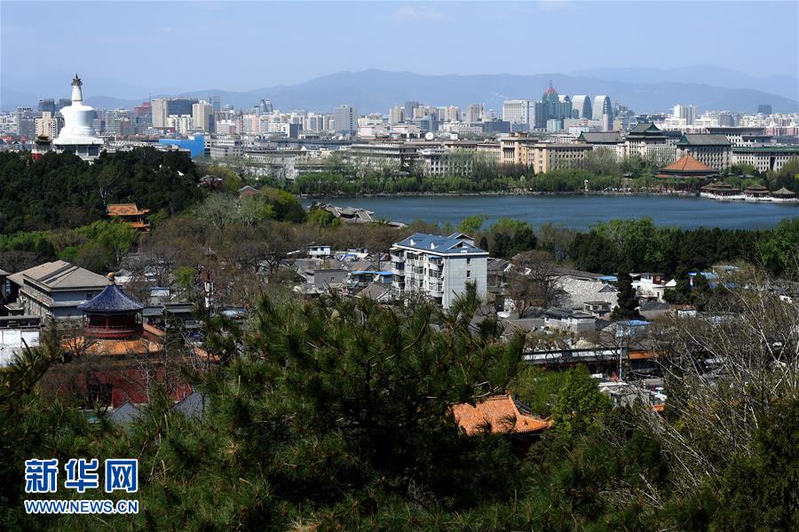 （在習(xí)近平新時代中國特色社會主義思想指引下——新時代新氣象新作為·新華全媒頭條·圖文互動）（9）最濃是這中國紅——北京市西城區(qū)弘揚(yáng)紅墻意識深化改革發(fā)展紀(jì)實