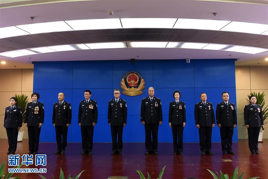 （在習(xí)近平新時代中國特色社會主義思想指引下——新時代新氣象新作為·新華全媒頭條·圖文互動）（7）最濃是這中國紅——北京市西城區(qū)弘揚(yáng)紅墻意識深化改革發(fā)展紀(jì)實