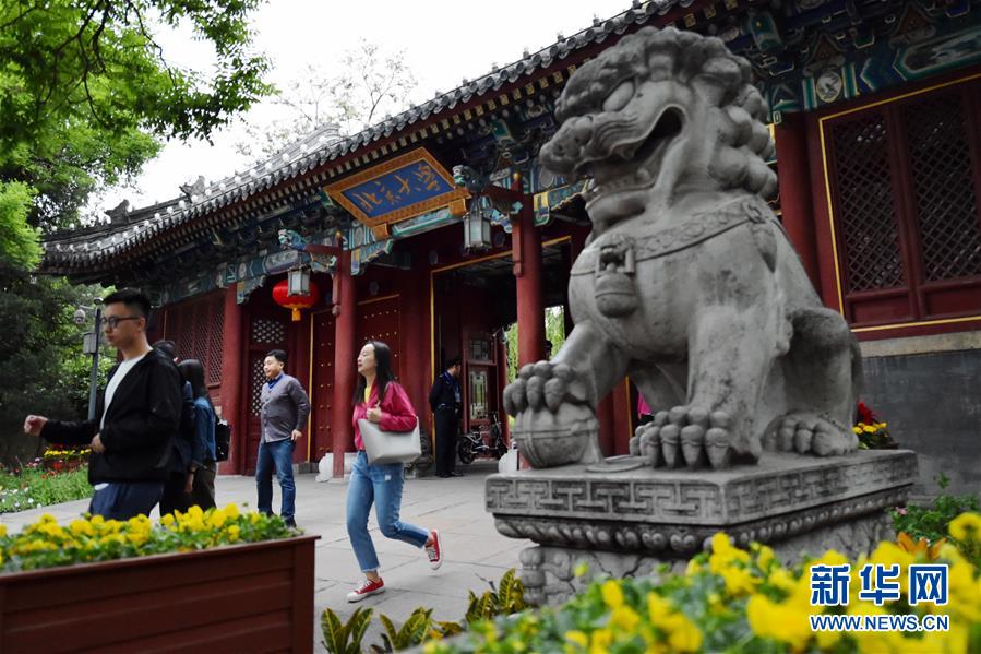 （新華全媒頭條·圖文互動）（1）扎根人民、奉獻(xiàn)國家——習(xí)近平總書記的考察在北大師生中引起熱烈反響 