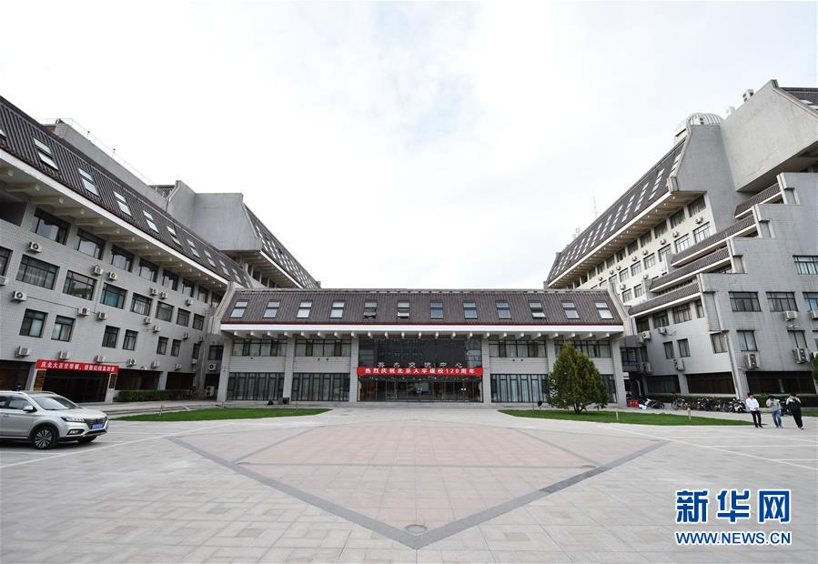 （新華全媒頭條·圖文互動）（4）扎根人民、奉獻(xiàn)國家——習(xí)近平總書記的考察在北大師生中引起熱烈反響 
