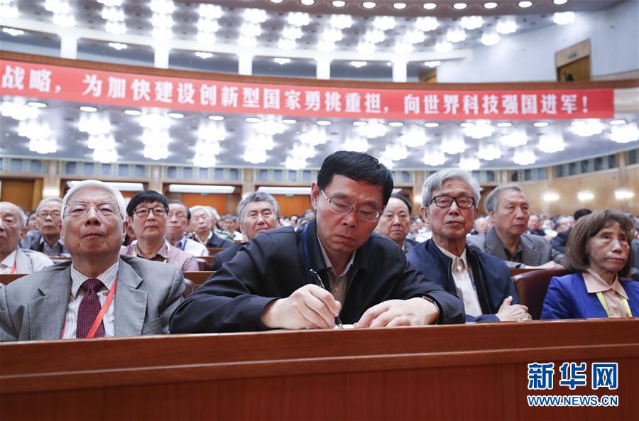 （新華全媒頭條·圖文互動）（4）向著建設(shè)世界科技強國的偉大目標(biāo)奮勇前進(jìn)！——習(xí)近平總書記在兩院院士大會上的重要講話引起熱烈反響之一 
