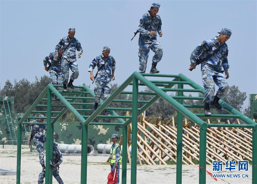 （軍事·圖文互動）（3）海上登陸賽障礙賽打響　中國隊(duì)包攬前3名