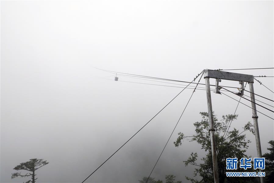 （圖文互動）（8）特寫：“八一”禮物，飛向云端哨所