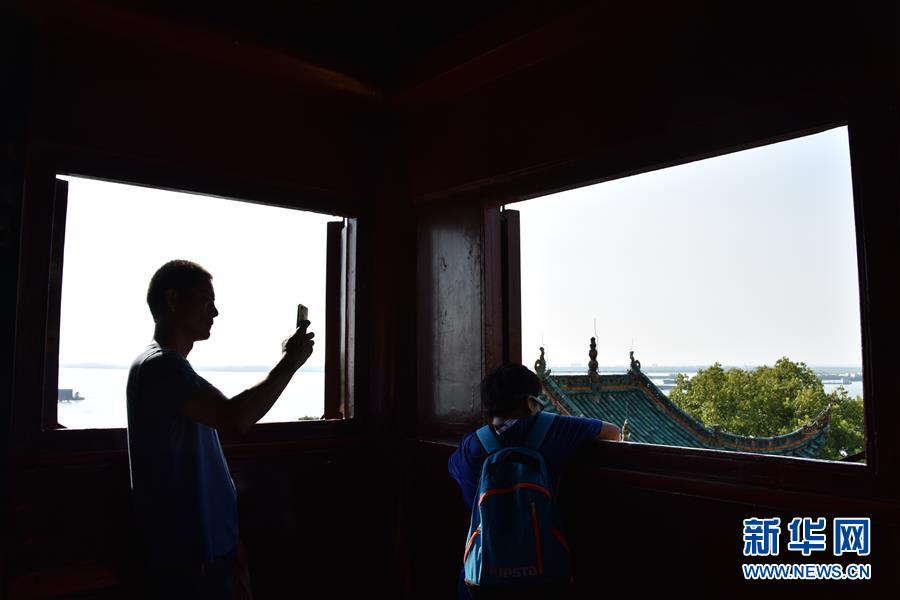（大江奔流——來自長江經(jīng)濟(jì)帶的報(bào)道·圖文互動(dòng)）（1）登岳陽樓，又見“浩浩湯湯”