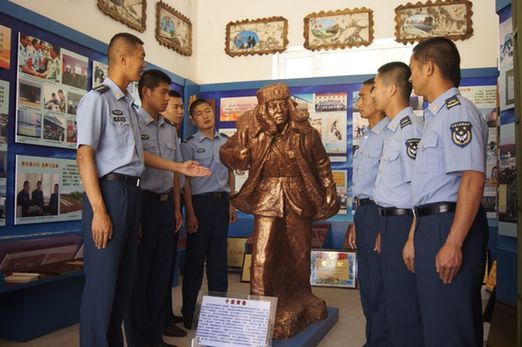 【網(wǎng)絡(luò)媒體國(guó)防行】軍中小能手！漠河雷達(dá)站里，別樣軍旅文化生活讓人“驚艷”