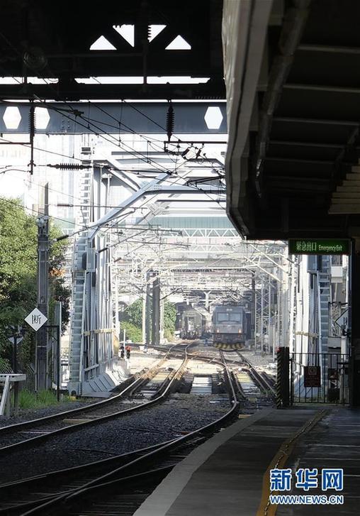 （圖文互動）（5）四十年、一扇窗——兩地值守者眼中的羅湖橋