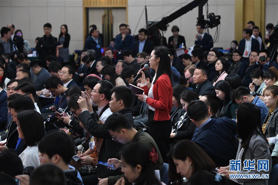（兩會(huì)·XHDW）（2）國(guó)家發(fā)改委主任何立峰等就“創(chuàng)新和完善宏觀調(diào)控，推動(dòng)高質(zhì)量發(fā)展”答記者問