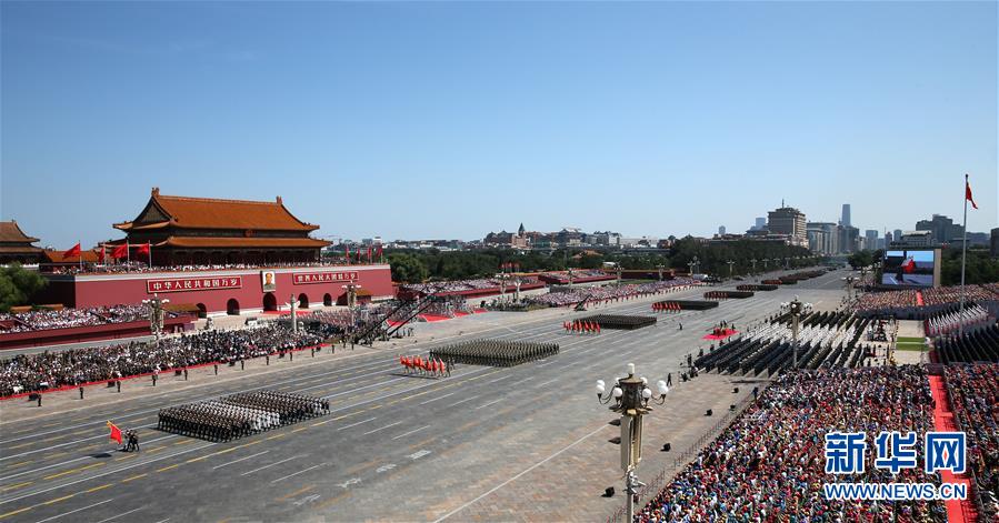 （新華全媒頭條·強(qiáng)軍思想引領(lǐng)新征程·圖文互動）（1）那一刻，我們光榮接受檢閱
