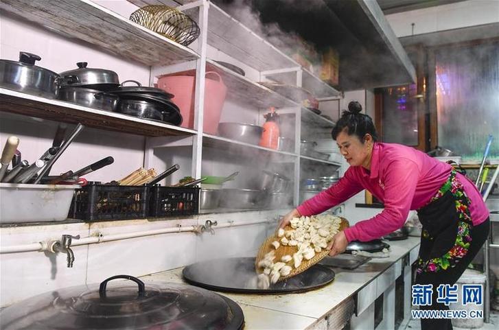 （在習(xí)近平新時(shí)代中國特色社會(huì)主義思想指引下——新時(shí)代新作為新篇章·圖文互動(dòng)）（6）三年，從無名小屯到聲名遠(yuǎn)播——這個(gè)“雪鄉(xiāng)”是如何做到的？