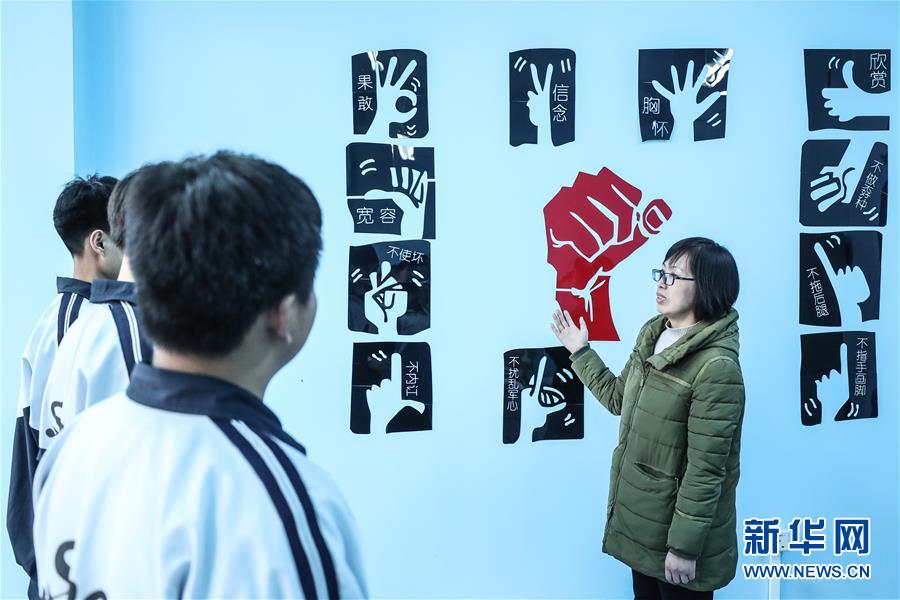 （圖文互動）（4）讓更多人樂于奉獻(xiàn)——遼寧葫蘆島愛心志愿團(tuán)隊(duì)群像