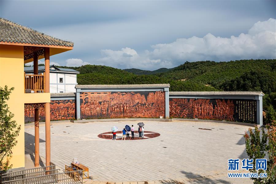 （新華全媒頭條·壯麗70年·奮斗新時(shí)代——記者再走長征路·圖文互動(dòng)）（2）前進(jìn)，向著光明的方向——尋訪金沙江畔紅色印記