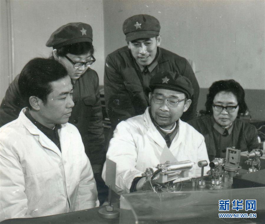 （愛(ài)國(guó)情 奮斗者·圖文互動(dòng)）（1）永不停轉(zhuǎn)的“陀螺”——追記中國(guó)工程院院士、國(guó)防科技大學(xué)教授高伯龍