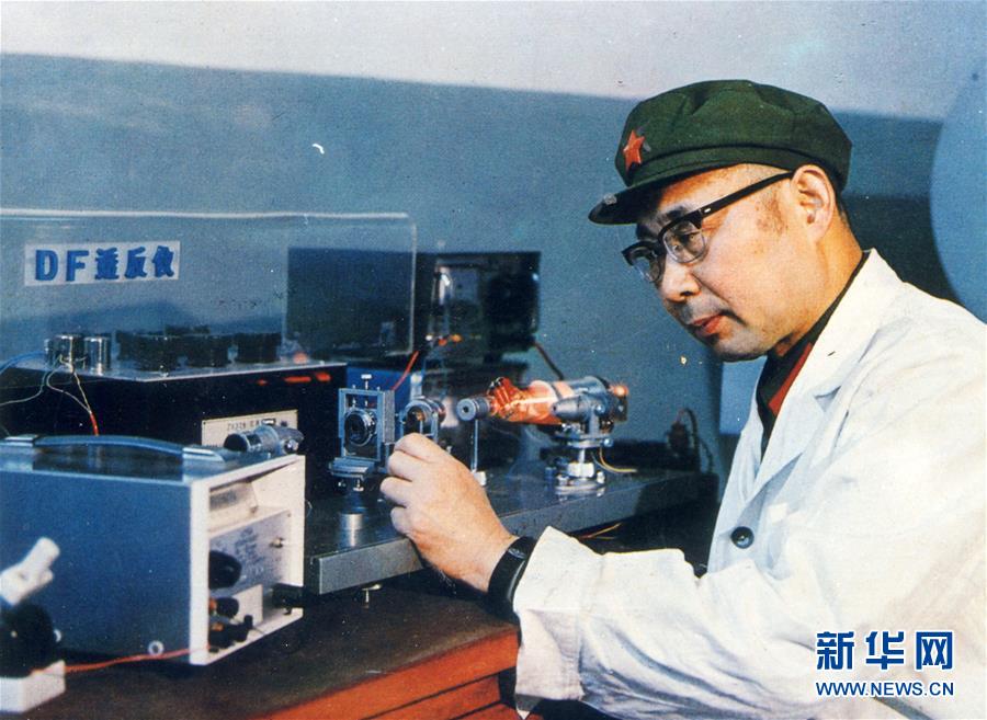 （愛(ài)國(guó)情 奮斗者·圖文互動(dòng)）（2）永不停轉(zhuǎn)的“陀螺”——追記中國(guó)工程院院士、國(guó)防科技大學(xué)教授高伯龍