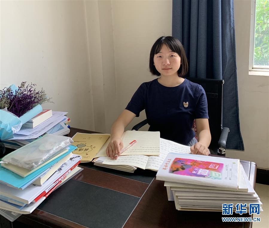 （在習(xí)近平新時(shí)代中國(guó)特色社會(huì)主義思想指引下——新時(shí)代新作為新篇章·總書(shū)記關(guān)心的百姓身邊事·圖文互動(dòng))（2）“我走進(jìn)大山，是為了讓你走出大山”——大學(xué)生支教故事
