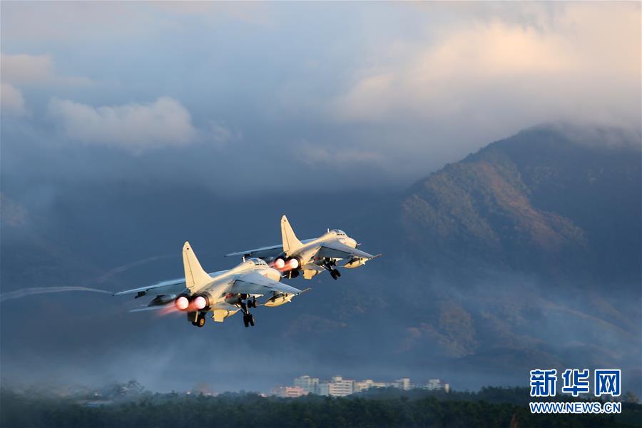 （新華全媒頭條·圖文互動）（2）沿著中國特色強(qiáng)軍之路闊步前進(jìn)——黨中央、中央軍委領(lǐng)導(dǎo)推進(jìn)國防和軍隊(duì)建設(shè)70年紀(jì)實(shí)