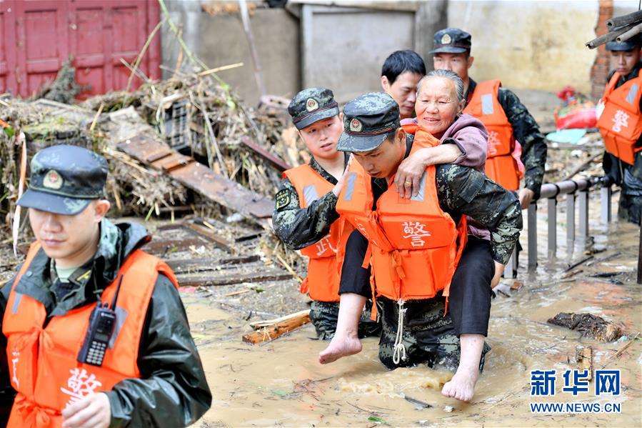 （新華全媒頭條·圖文互動）（5）沿著中國特色強(qiáng)軍之路闊步前進(jìn)——黨中央、中央軍委領(lǐng)導(dǎo)推進(jìn)國防和軍隊(duì)建設(shè)70年紀(jì)實(shí)