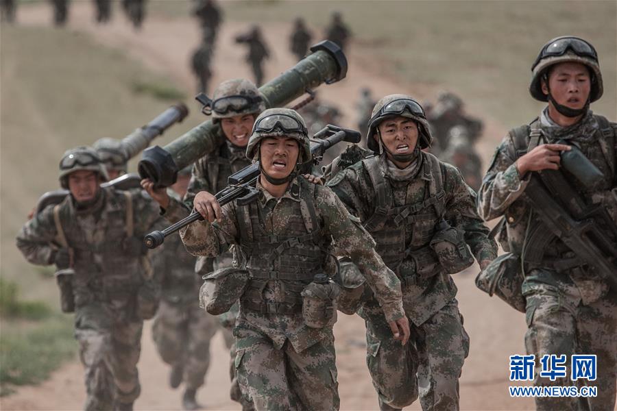 （新華全媒頭條·圖文互動）（13）沿著中國特色強(qiáng)軍之路闊步前進(jìn)——黨中央、中央軍委領(lǐng)導(dǎo)推進(jìn)國防和軍隊(duì)建設(shè)70年紀(jì)實(shí)